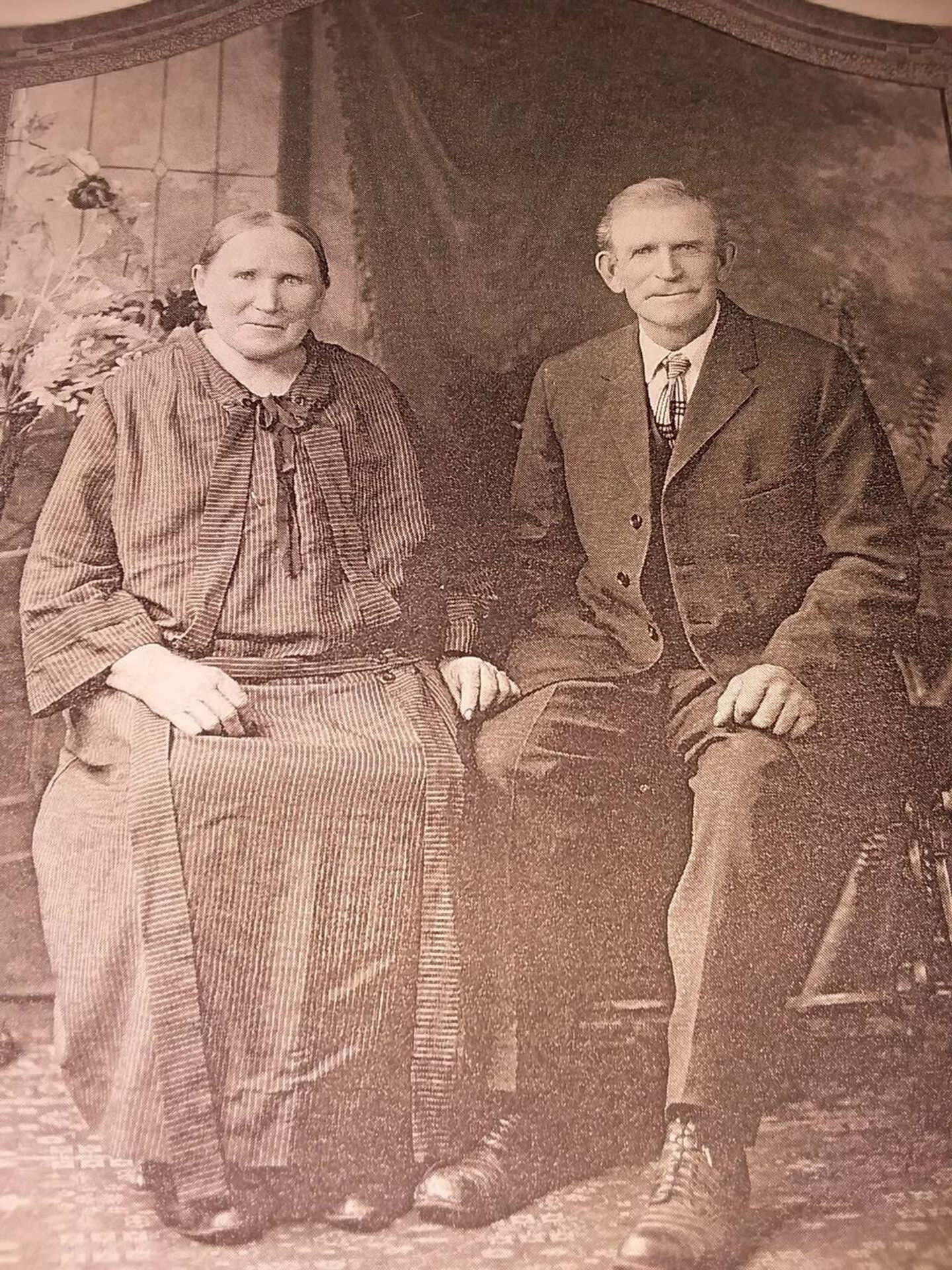 Man and woman seated dressed in formal clothes