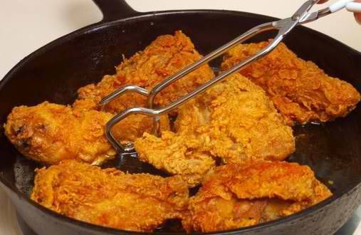 Mm-mm good: fried chicken in a cast-iron skillet