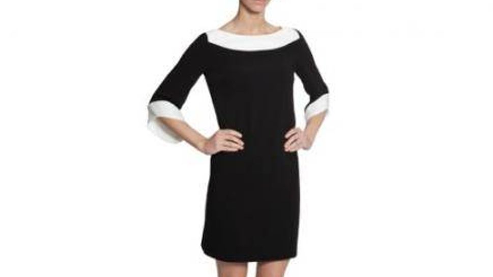 D. Exterior dress with sleeves that cover the elbow