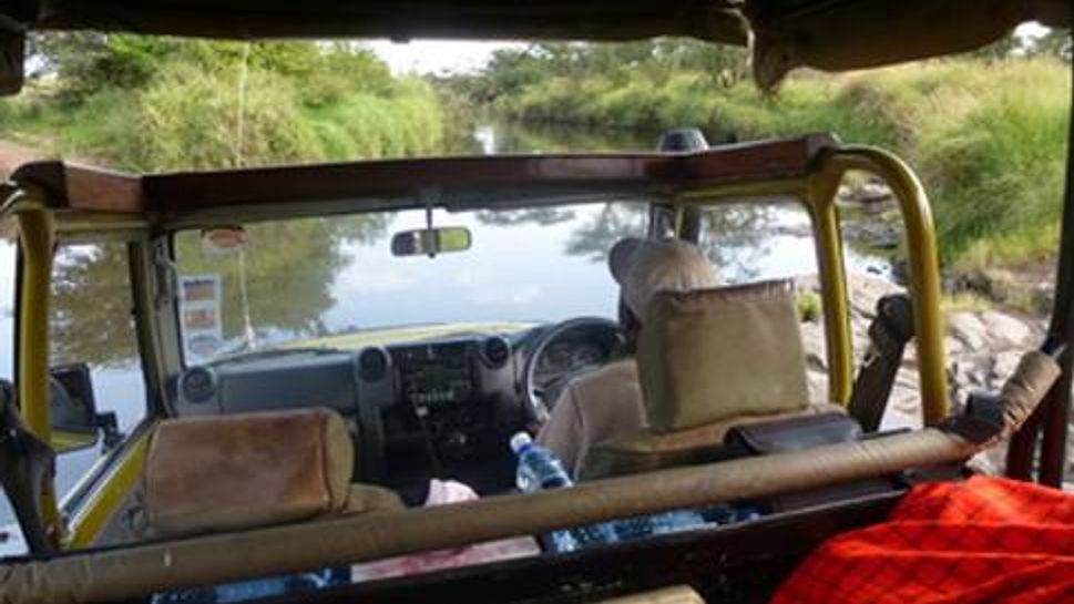 A bush driver crossing a riverbed in the Motorogi Conservancy