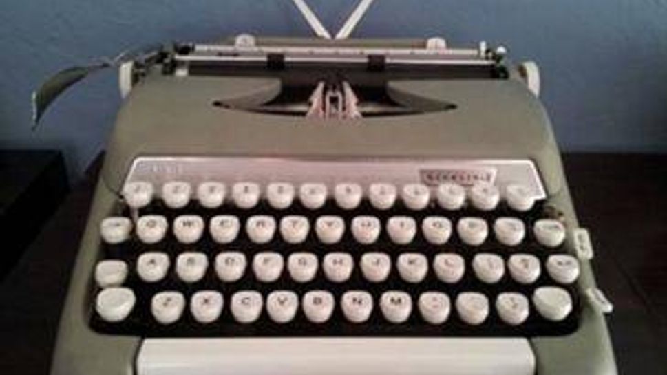 Vintage 1963 Sterling Typewriter