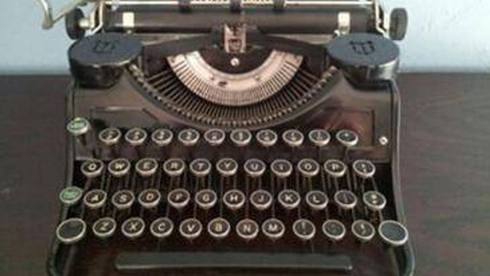 Vintage 1930s Underwood typewriter, a model used by William Faulkner 