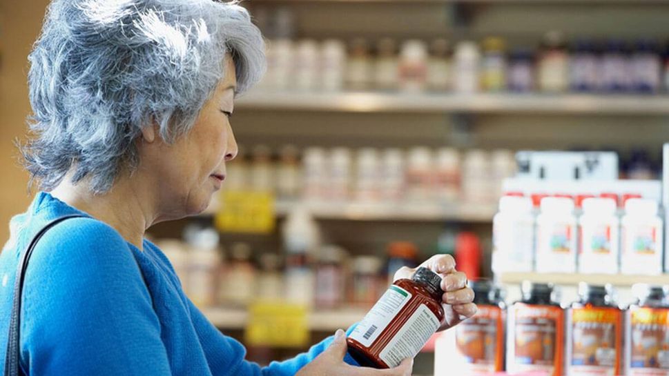 woman shopping for supplements