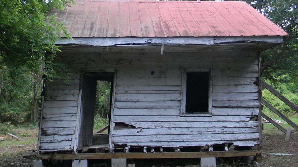 Cabin from Point of Pines Plantation in Charleston County, South Carolina (1800-1850)