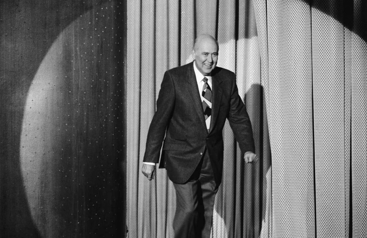 THE TONIGHT SHOW STARRING JOHNNY CARSON -- Pictured: Comedian Carl Reiner arrives on February 1, 1991