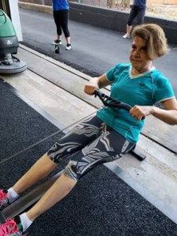 Mary Tsoulos doing CrossFit exercise