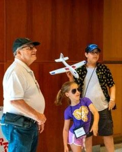 Ray Drago teaching a Theory of Flight class at West CHester University GPU