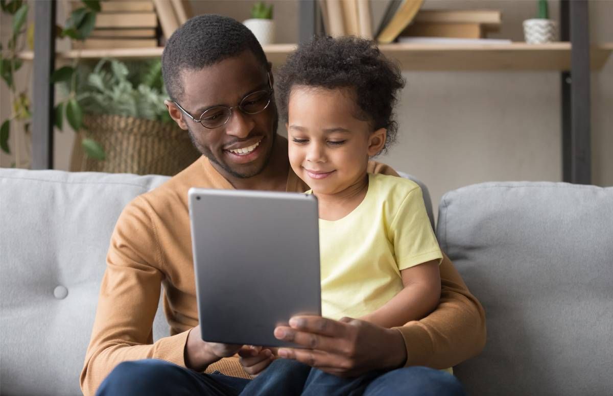 father and child FaceTiming a relative