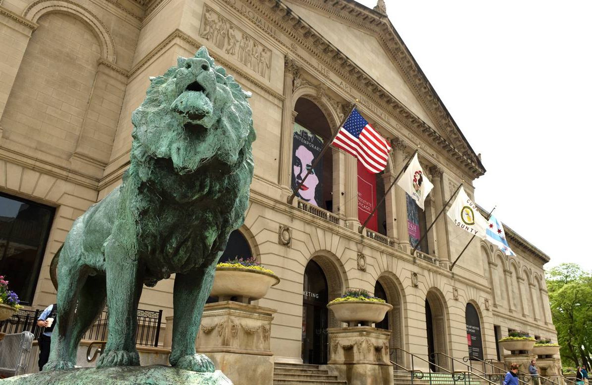 Lion sculpture in front of the Art Institute of Chicago