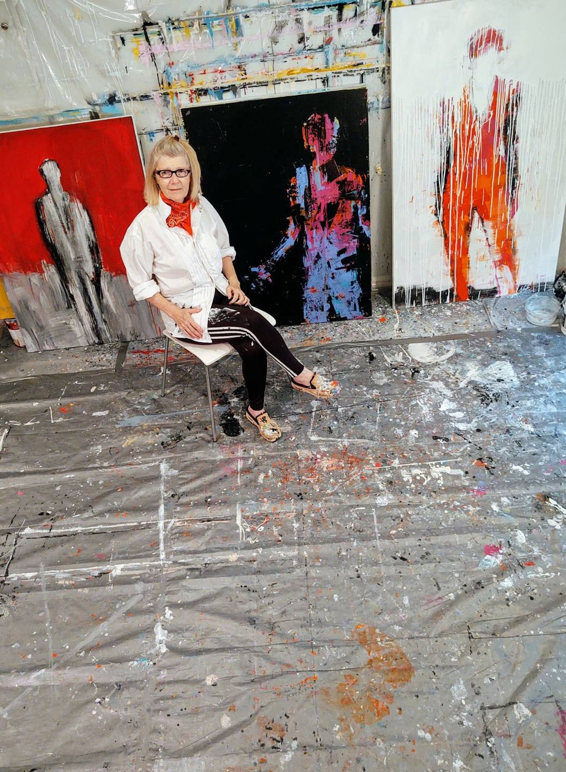 Artist Leslie Nolan in her studio