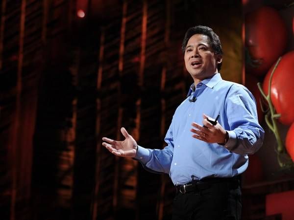 dr. william li giving a ted talk