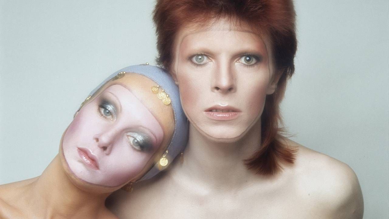 Twiggy and David Bowie wearing pastel colored makeup for the cover of his album. Next Avenue, Twiggy, body image