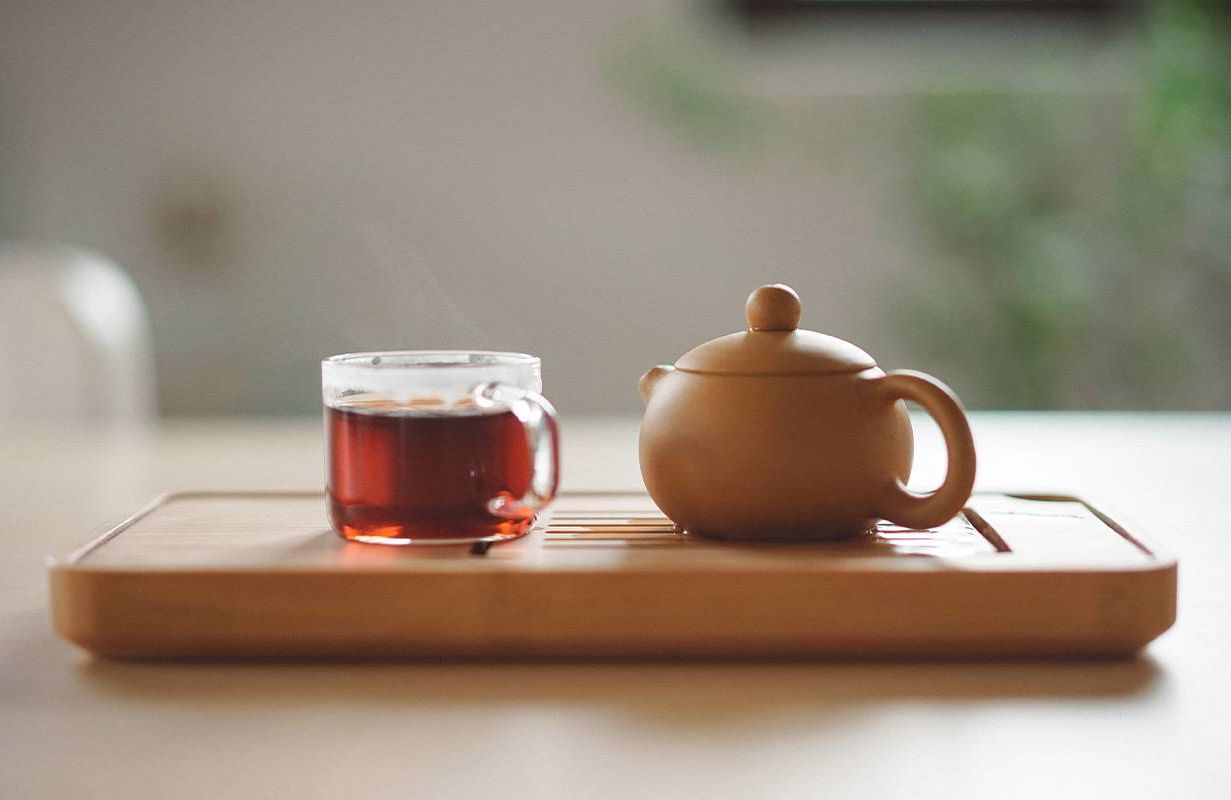 A cup of tea next to a teapot. Next Avenue, tea benefits