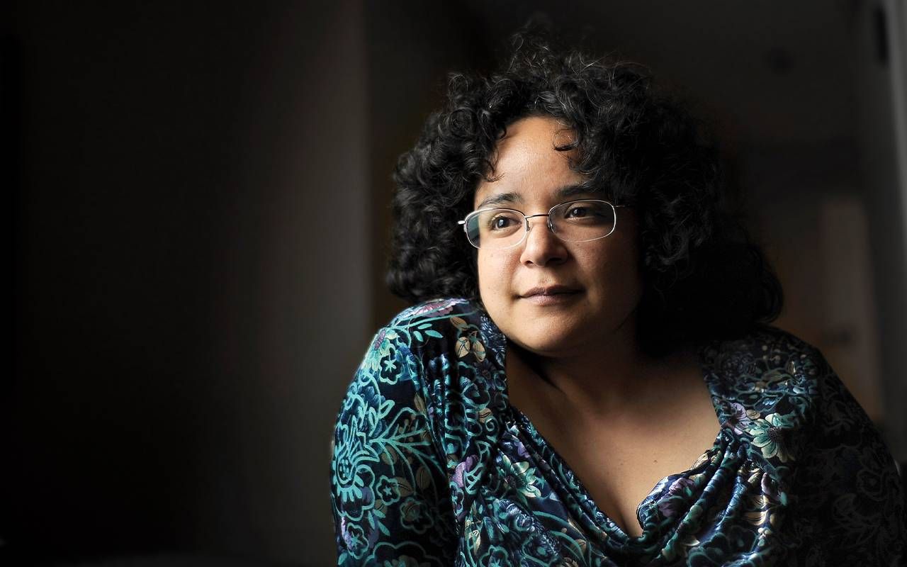 Headshot of a woman with curly hair. Next Avenue, El último sueño de Frida y Diego, Gabriela Lena Frank