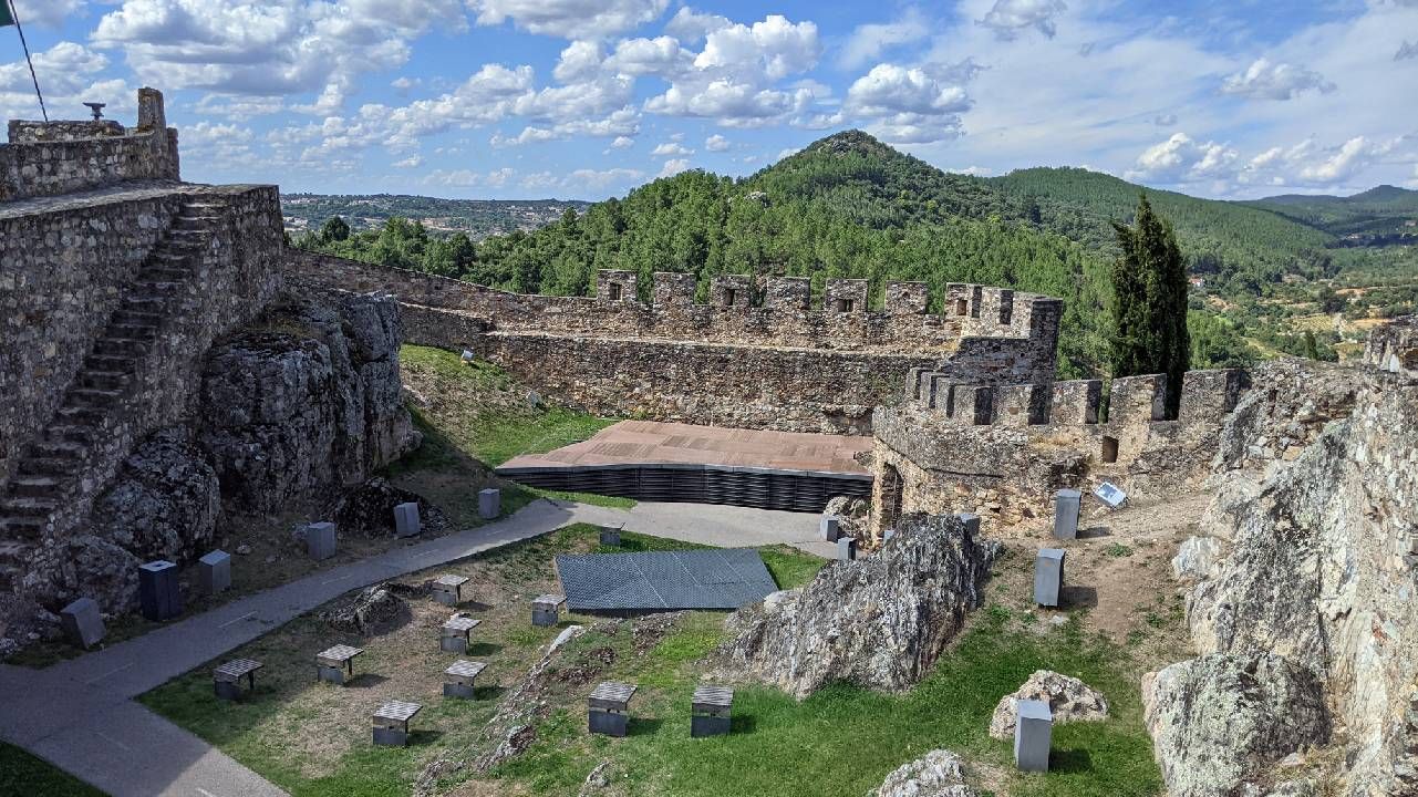 Castle ruins. Next Avenue, portugal