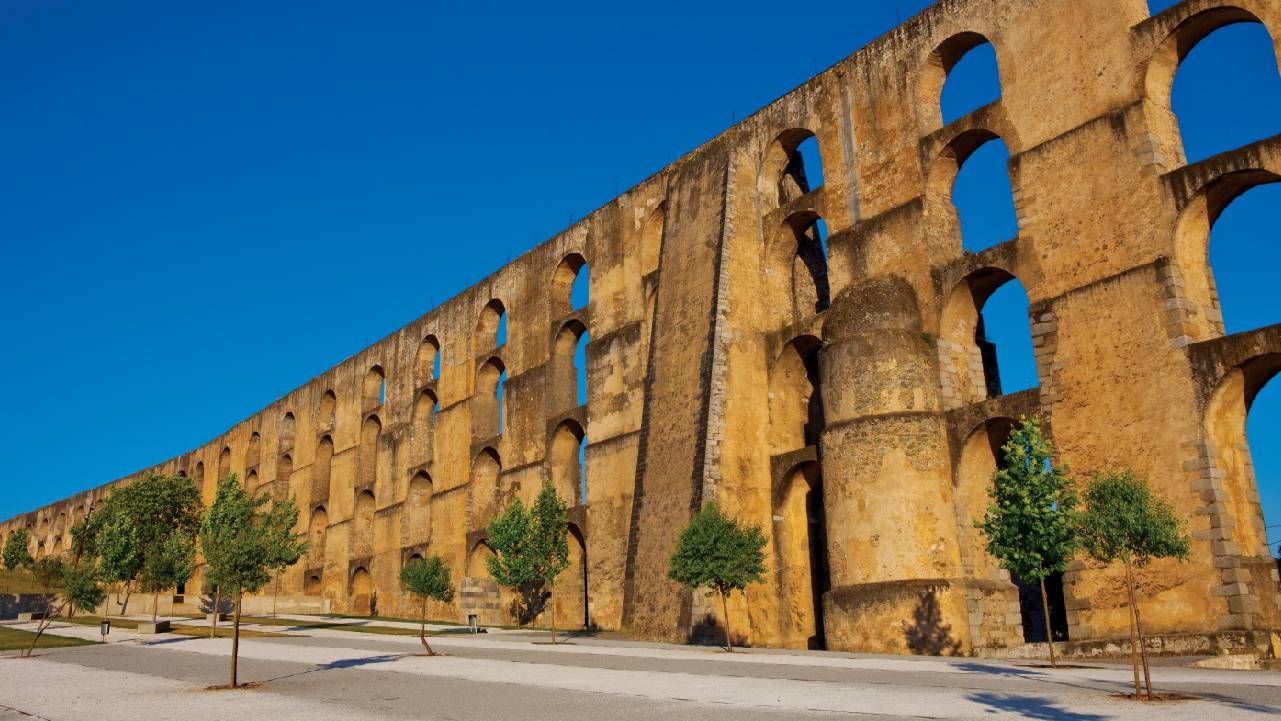 A tall aqueduct. Next Avenue, portugal