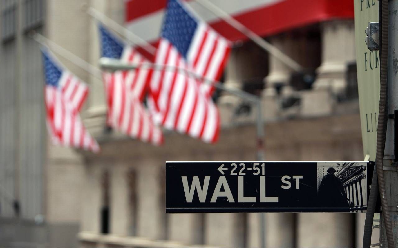 American flags hanging from the U.S. stock exchange and the Wall St. street sign. Next Avenue, pension stripping, de-risking