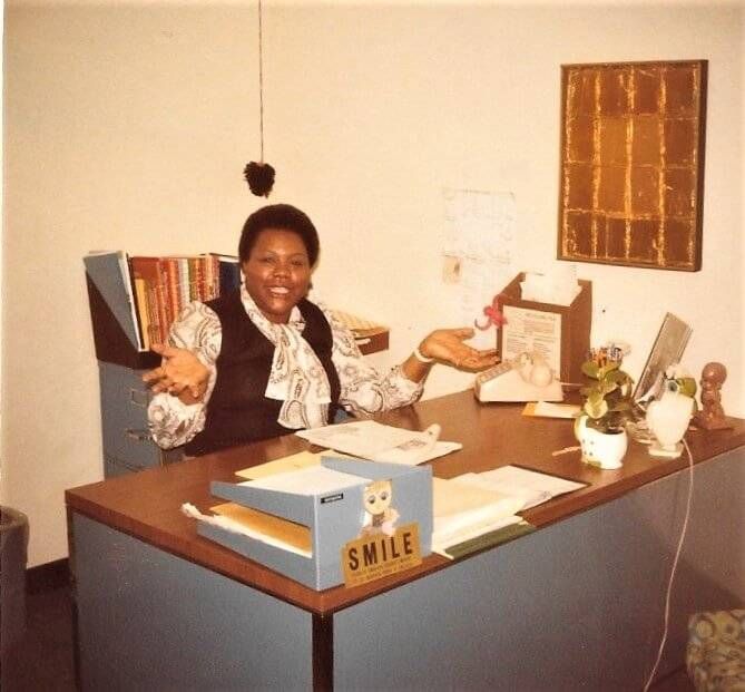 FR0794_Barbara_desk_1972