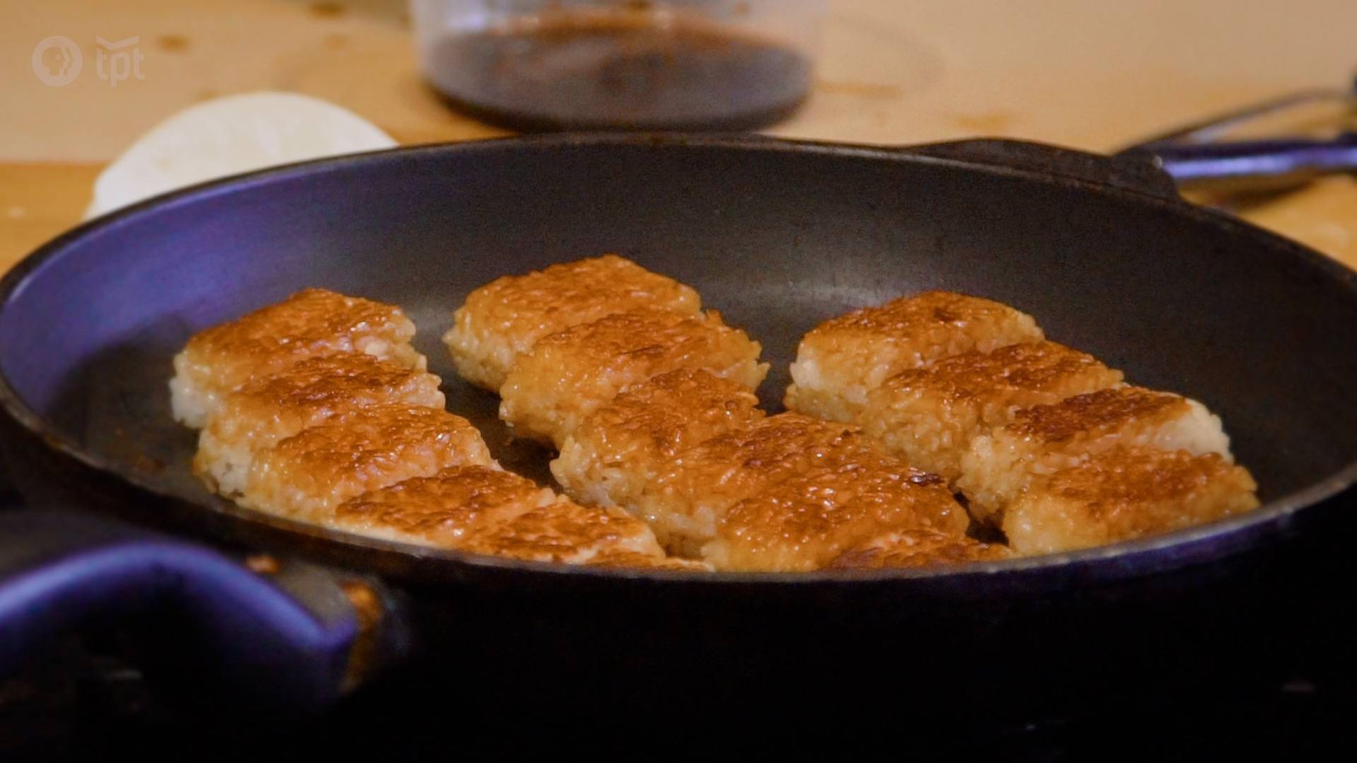 Rice cakes cooking