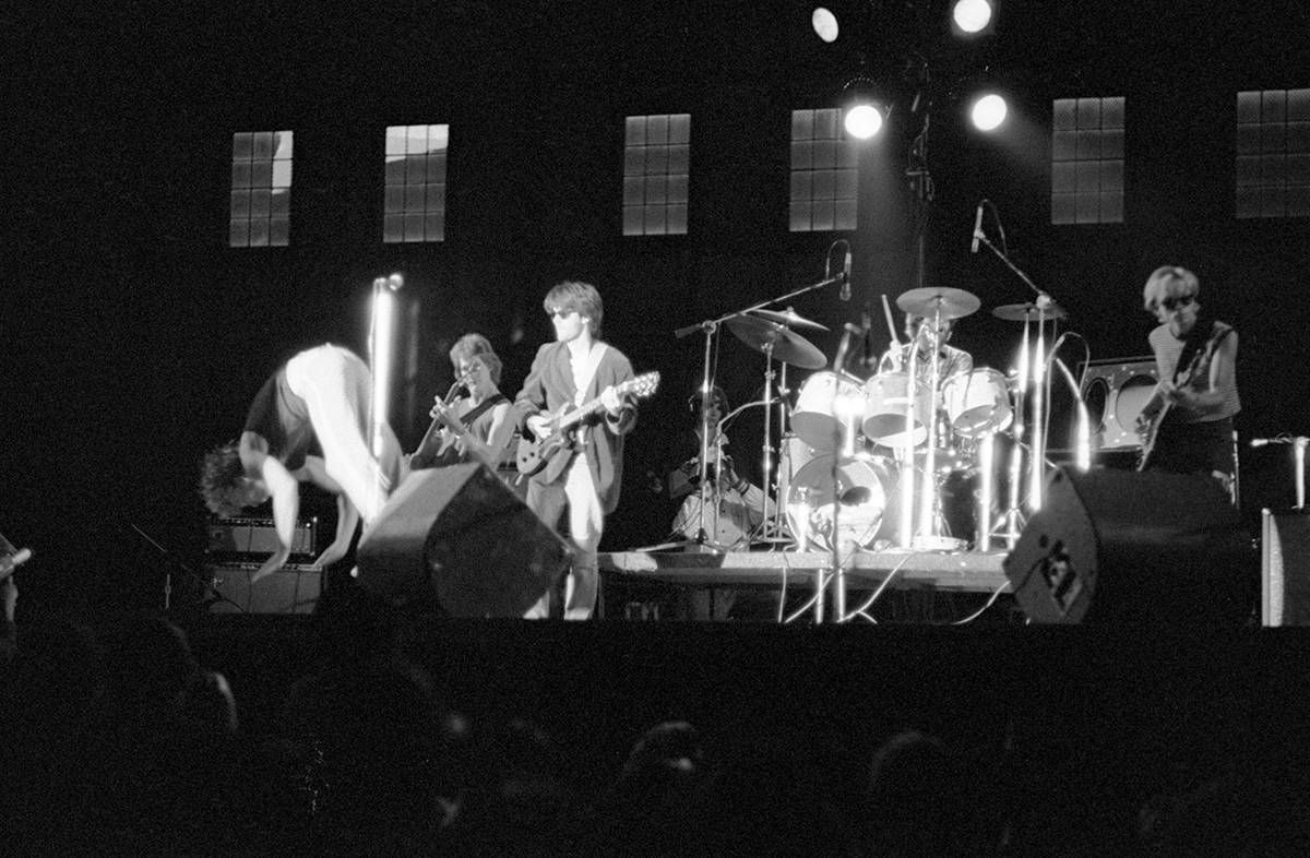 Fingerprints with stage acrobatics at M-80. Photo by Mike Barich.