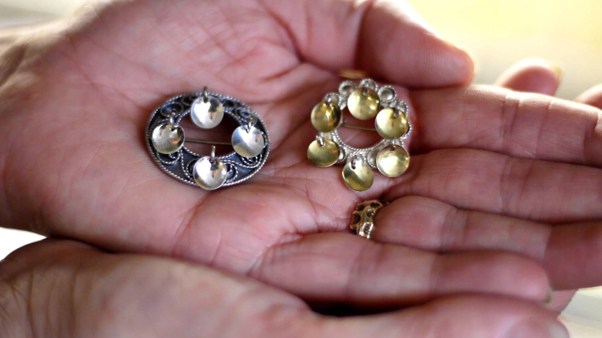 Newborns usually receive sølje pins.